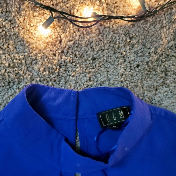 🔷️ Chic Blue Top 🔹️ - Picture 2 of 3